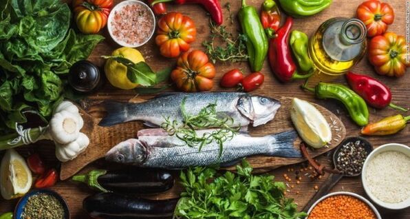 Ribe in zelenjava so glavni proizvodi sredozemske prehrane za hujšanje. 
