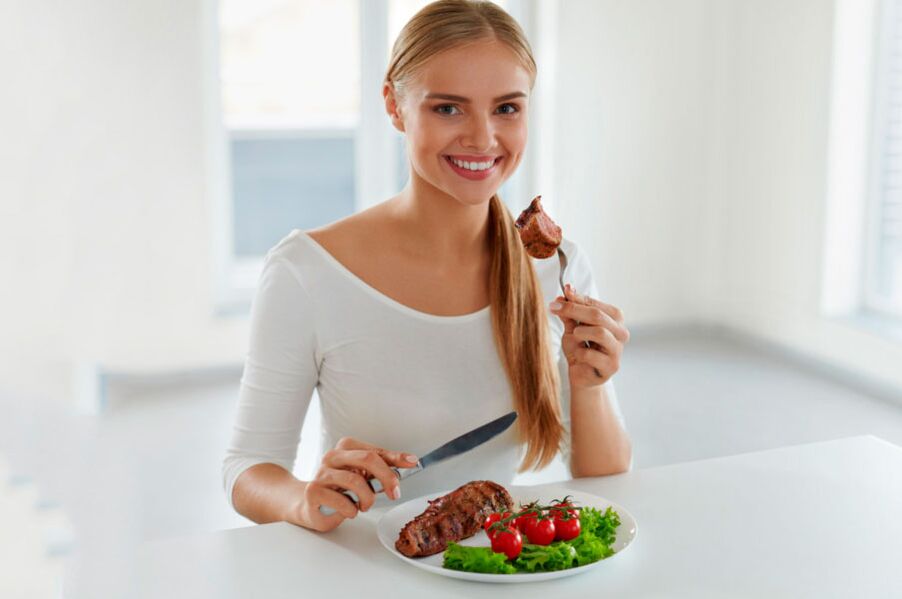 V izmeničnem obdobju Dukanove diete morate jesti beljakovinske in zelenjavne jedi